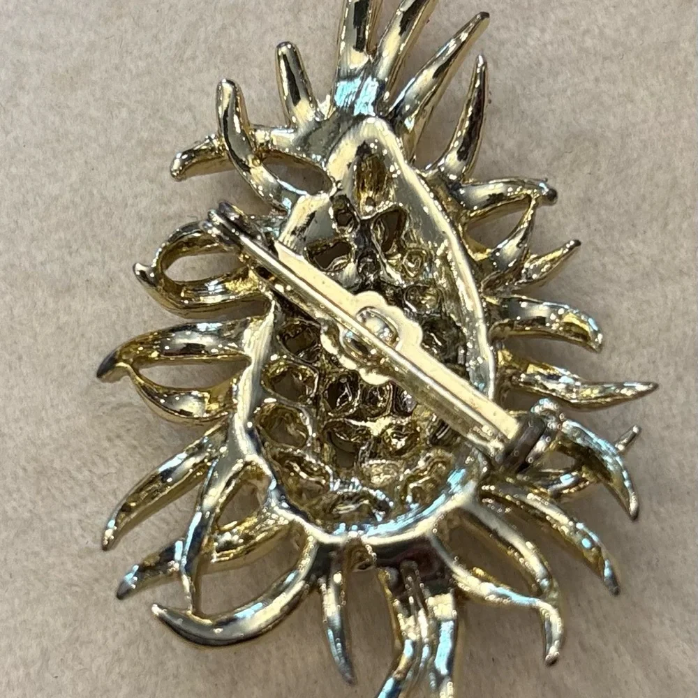 Aurora Borealis Rhinestones Brooch Gold Tone Pin Wild Floral Dramatic Glam‎